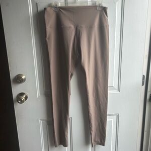 Skea Limited Leggie High Rise Legging Taupe Women’s Size Large Dryfit Wicking